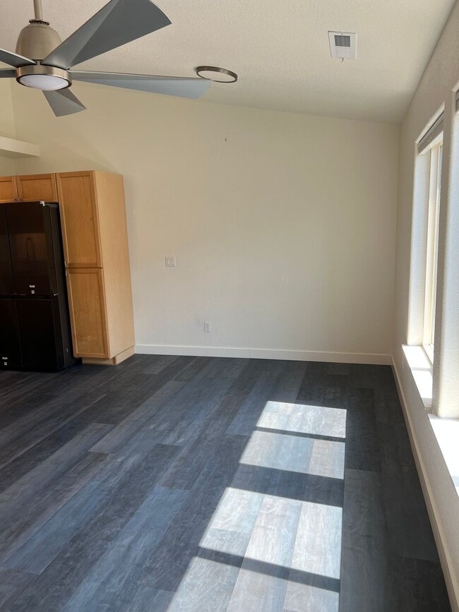 Building Photo - 437 Harris Ln