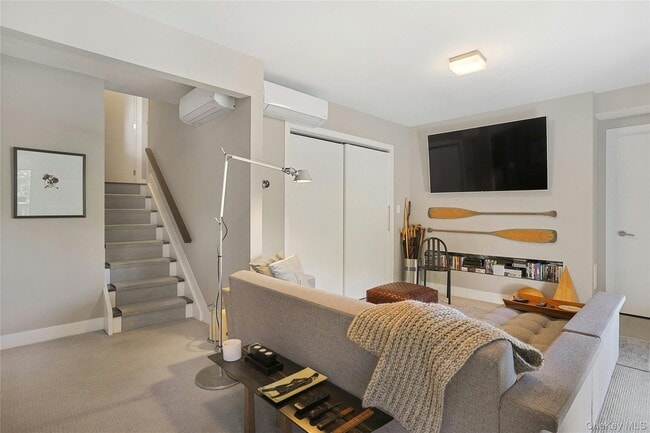 Building Photo - 188 Ferdon Ave