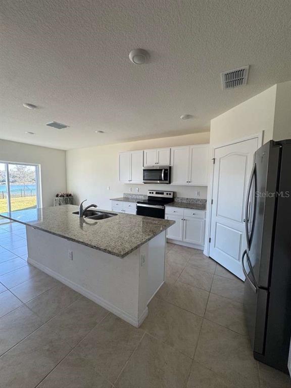 Building Photo - 9752 Black Walnut Dr