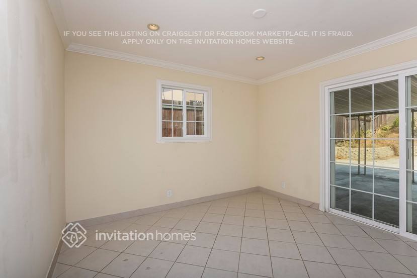 Building Photo - 274 Redwing St