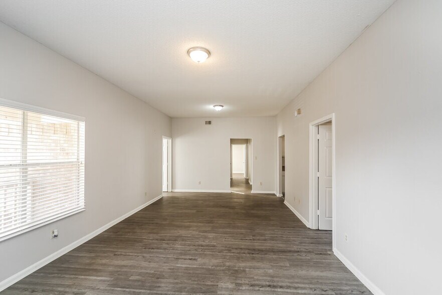 Building Photo - 4588 Longtree Ave