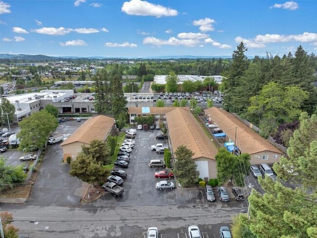 Building Photo - Look no Further, Tyee offers a SUPER 2bed/1bath! Call now for details and a showing!