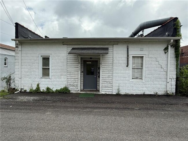 Building Photo - 571 Kendall Ave