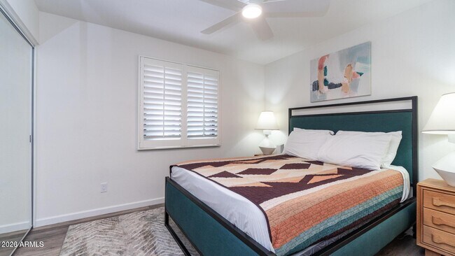 Building Photo - 1460 N La Rosa Dr