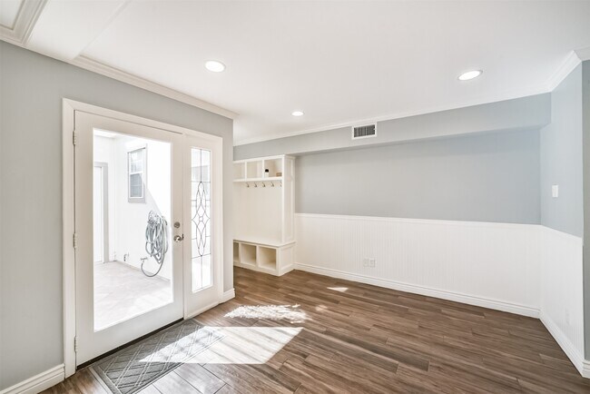 Building Photo - 4521 Acacia St