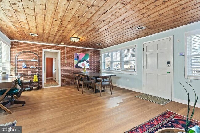 Building Photo - 601 Hanson Ave