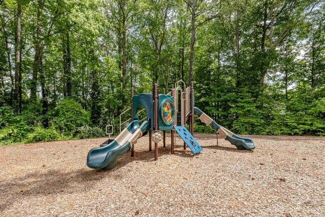 Building Photo - Affordable Living 20 Minutes from Everything Atlanta -2 Bedroom 2 1/2 Baths only $1300*