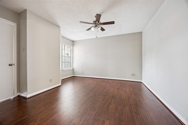 Building Photo - 2750 Holly Hall St