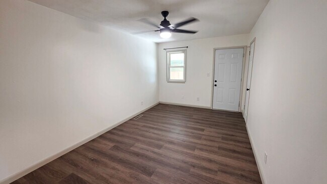 Building Photo - Remodeled Dupllex