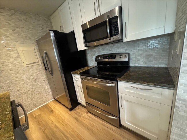 Building Photo - 1400 Gandy Blvd N