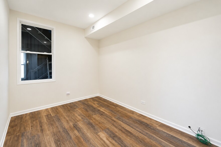 Building Photo - 1016 N Ridgeway Ave