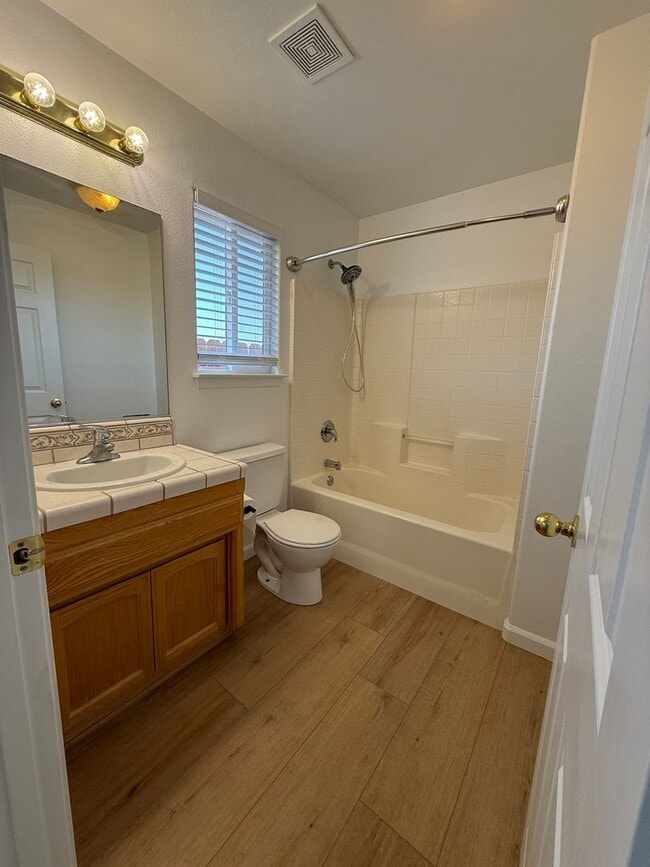 Building Photo - Great home in shandon