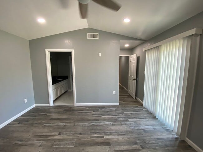 Building Photo - Newley Remodeled 3 BD 2 BA house on corner...