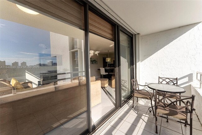 Building Photo - 20225 NE 34th Ct