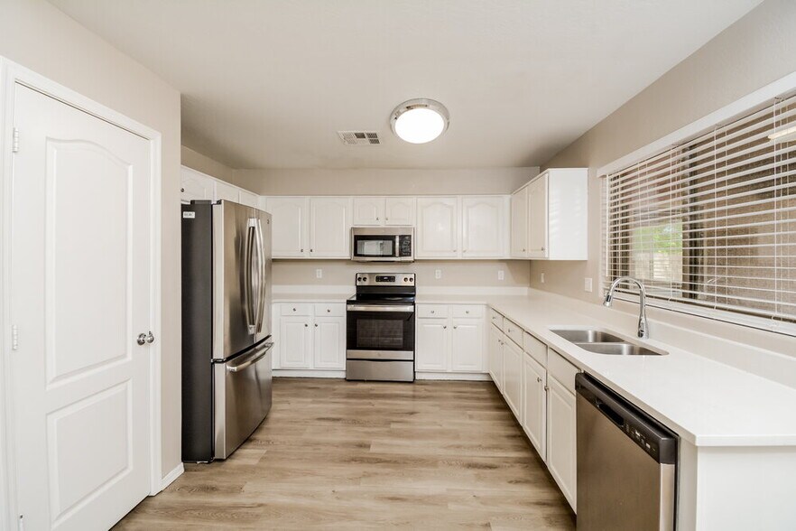 Building Photo - 5116 W T Ryan Ln