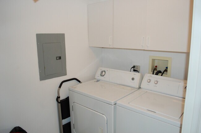 Building Photo - 440 W Mahogany Ct