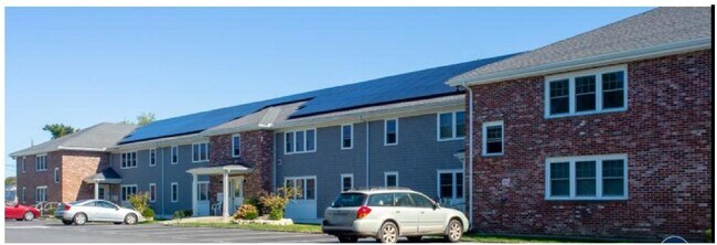 Building Photo - 64 Center St