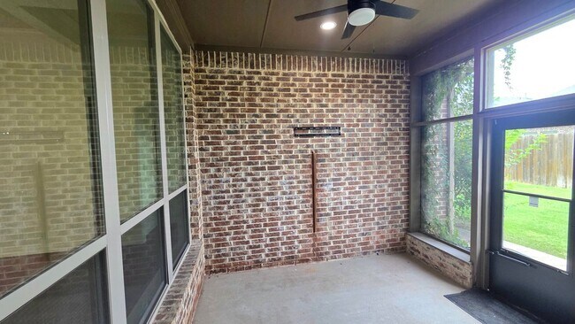 Building Photo - 2206 Hartley Dr