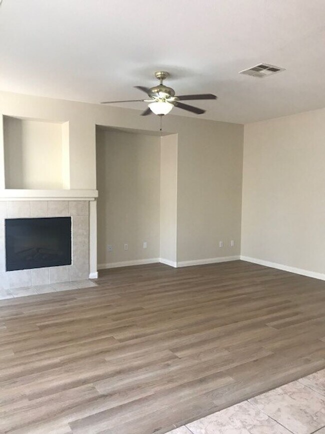 Building Photo - GATED COMMUNITY- FULLY REMODELED!