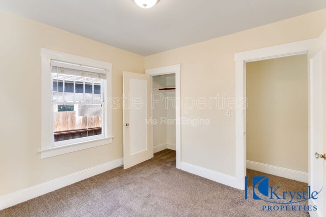 Building Photo - 517 Alhambra St