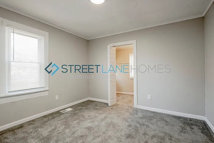 Building Photo - 723 3rd St