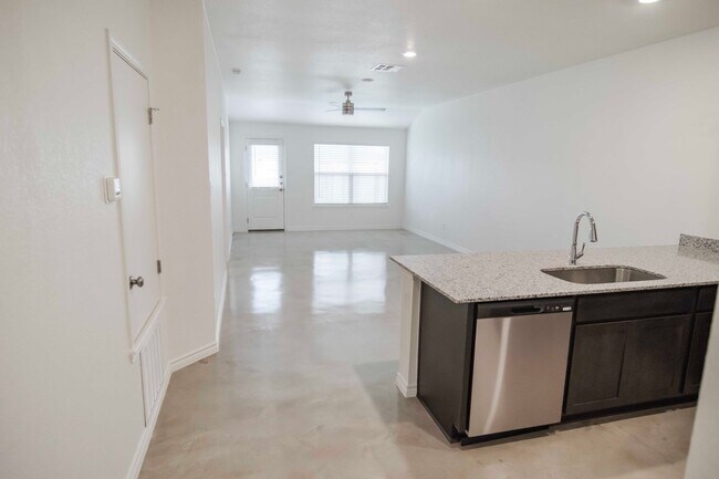 Building Photo - P2-1261 Lehmann Drive Copperas Cove, TX 76522