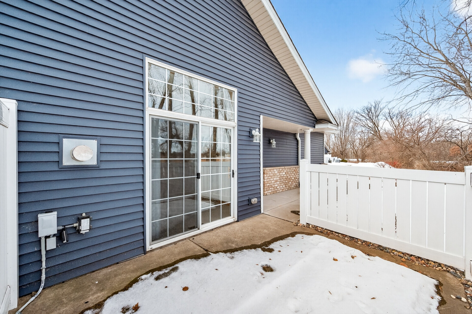 Building Photo - 475 Hickory Ln N