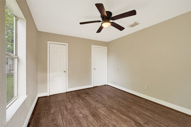 Building Photo - 7526 Bywood St