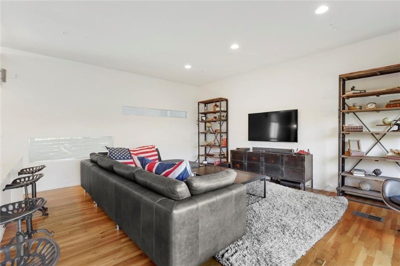 Building Photo - 5205 Capitol Ave