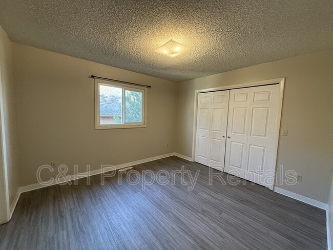 Building Photo - 2314 Rosebud Dr