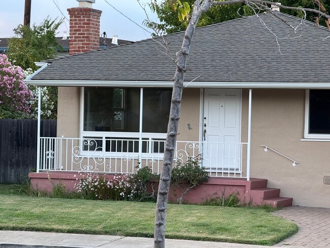 Primary Photo - 701 Poinsettia Ave