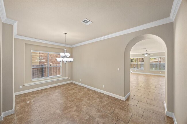 Building Photo - 4004 Gloucester Dr