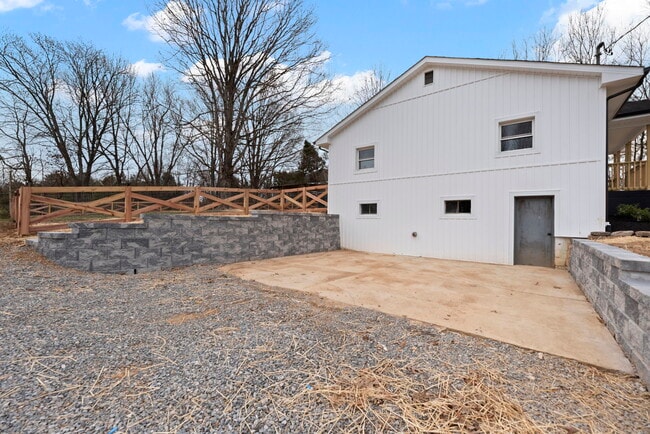 Building Photo - 7600 Rustic Ln