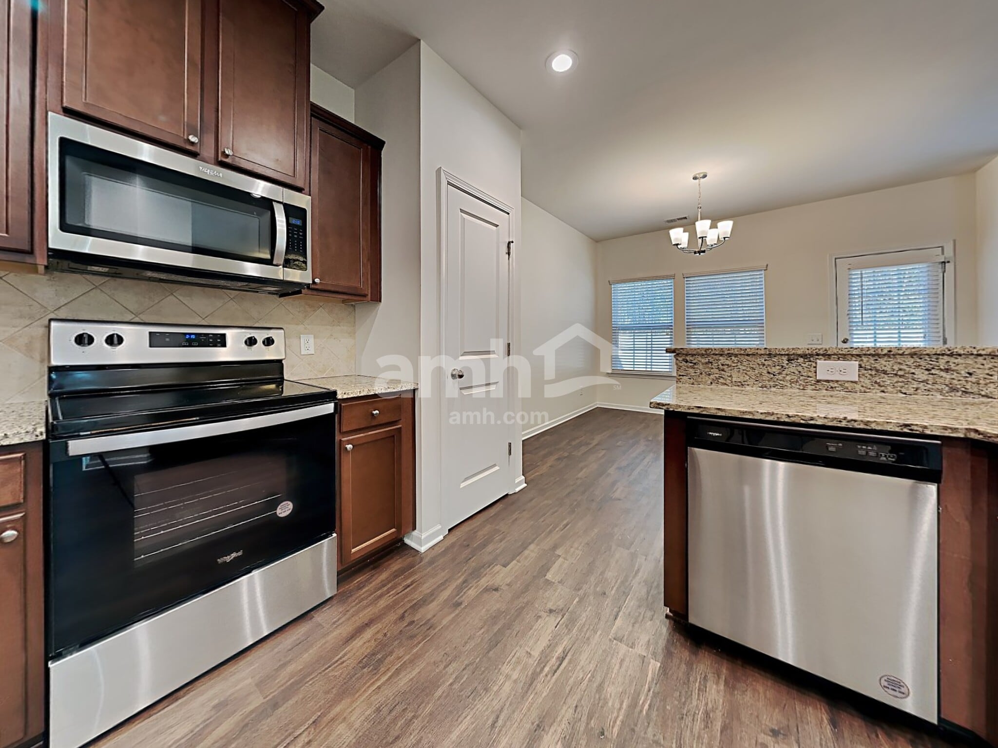 Building Photo - 140 Longford Dr