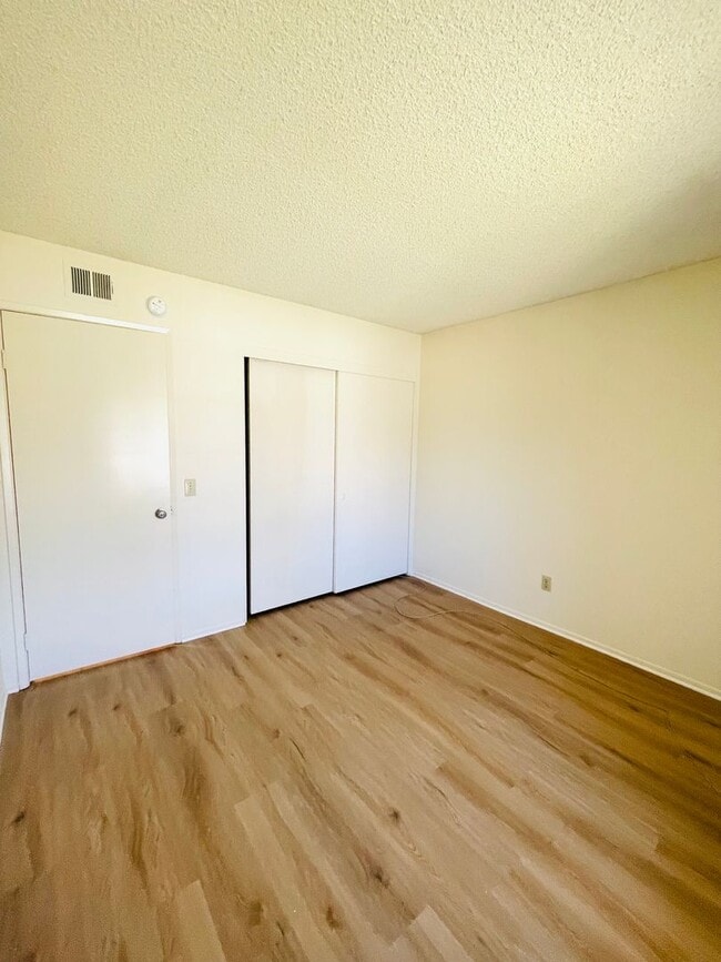 Building Photo - charming 3-bedroom, 2-bathroom home nestle...