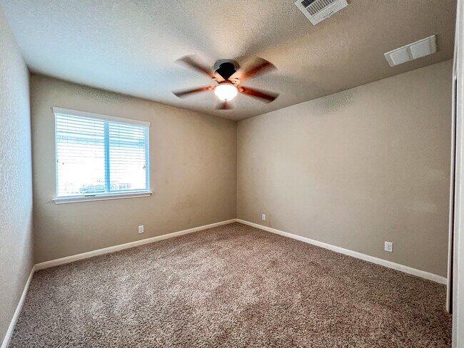 Building Photo - 923 Avery Pkwy