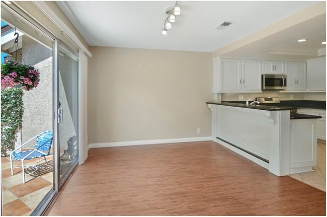 Building Photo - SPECTACULAR WOODBRIDGE HOME!!!
