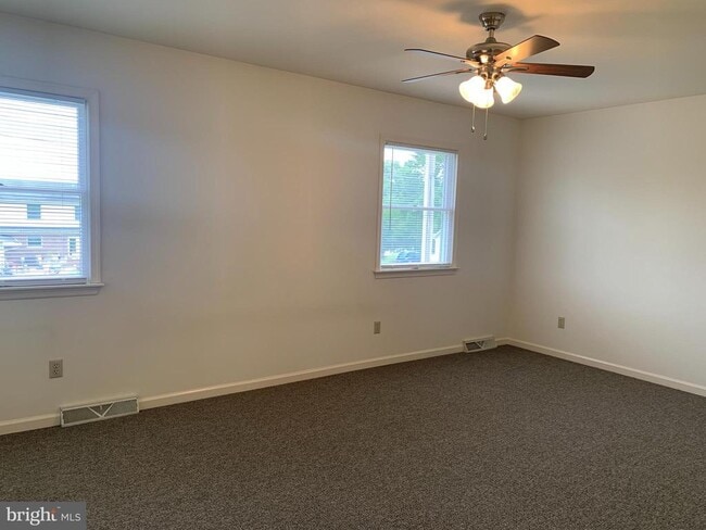 Building Photo - 207 N Linden Ave