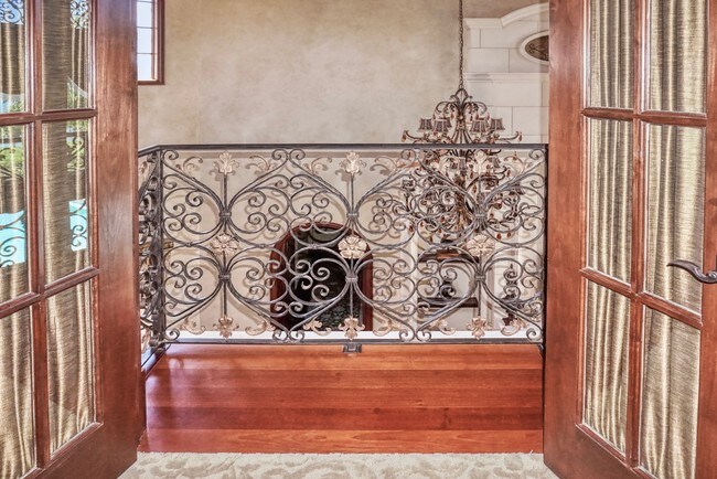 Building Photo - 1363 Oceanview Dr