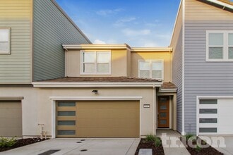 Building Photo - 2042 Delta Vw Ave