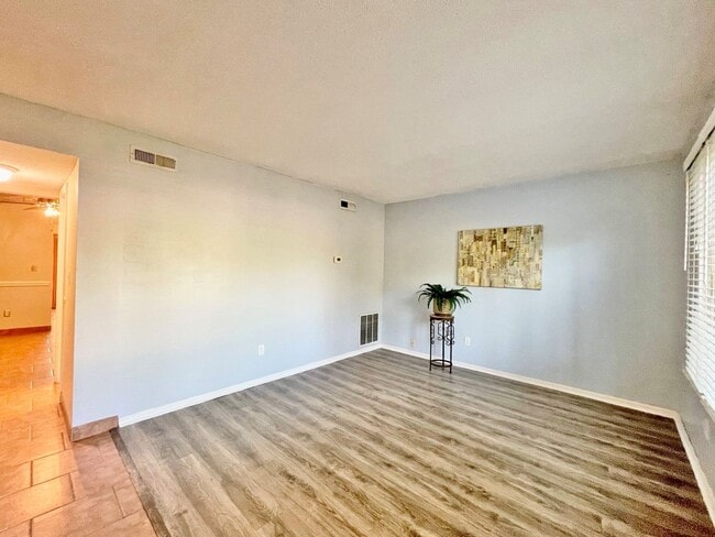 Building Photo - READY 11-07-25!! 3-Bedroom Townhome at the...