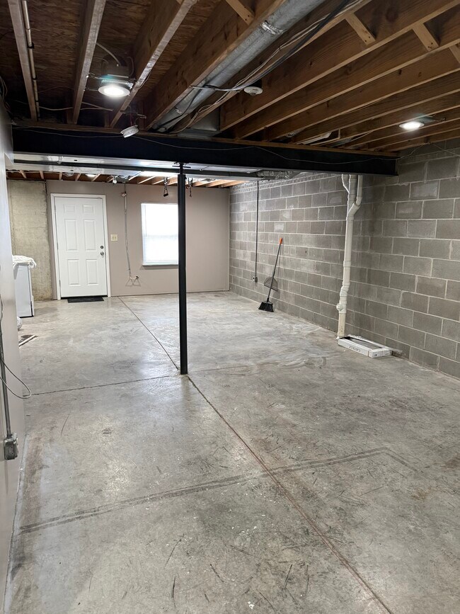 Building Photo - 921 Philadelphia St