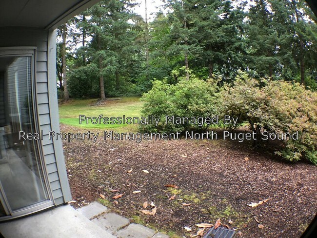 Building Photo - 4717 W Lake Sammamish Pkwy SE