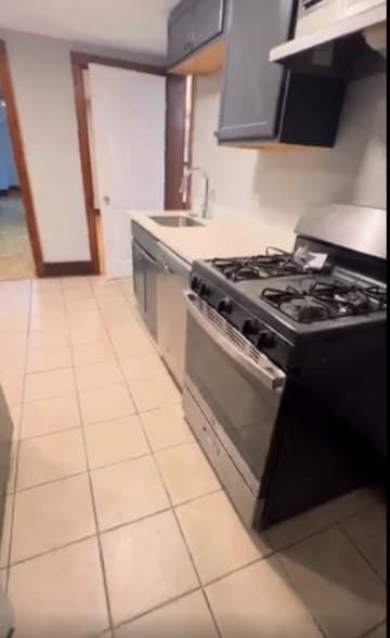 Building Photo - 2855 E 82nd St