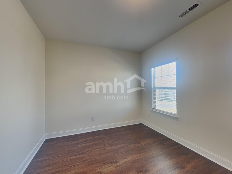 Building Photo - 10075 Fox Trotter Ln