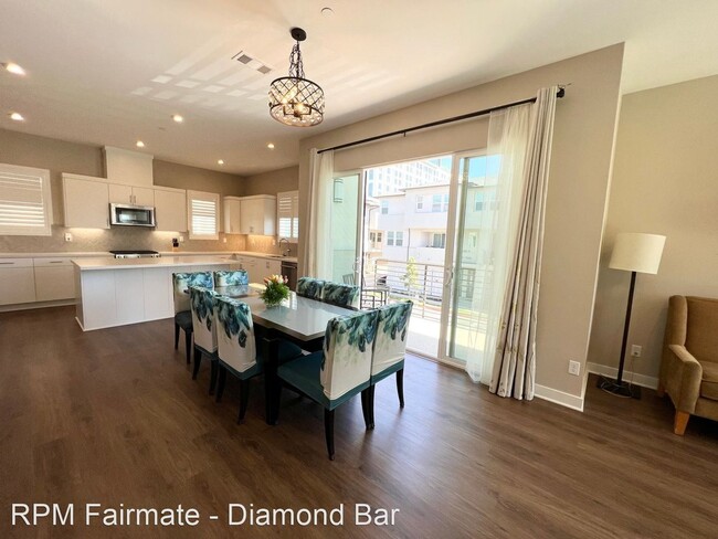 Building Photo - Four Levels of Modern Luxury Living in Ana...