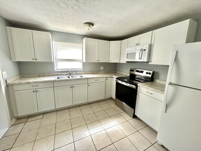 Building Photo - 361 Arora Blvd