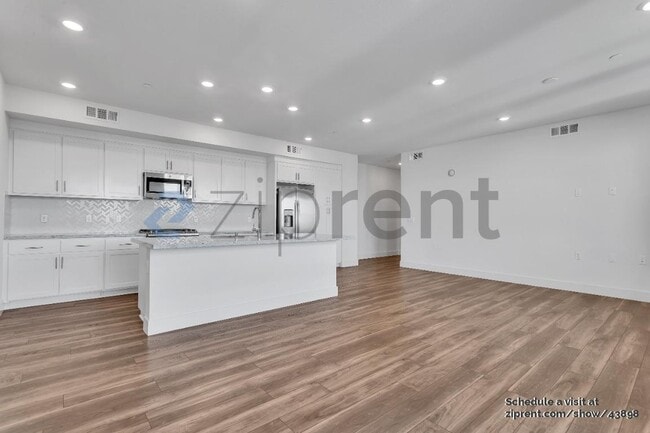 Building Photo - 3893 Quantum Dr