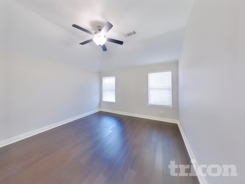 Building Photo - 123 Sierra Dr