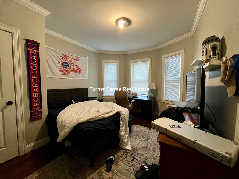 Building Photo - 47 Beech Glen St